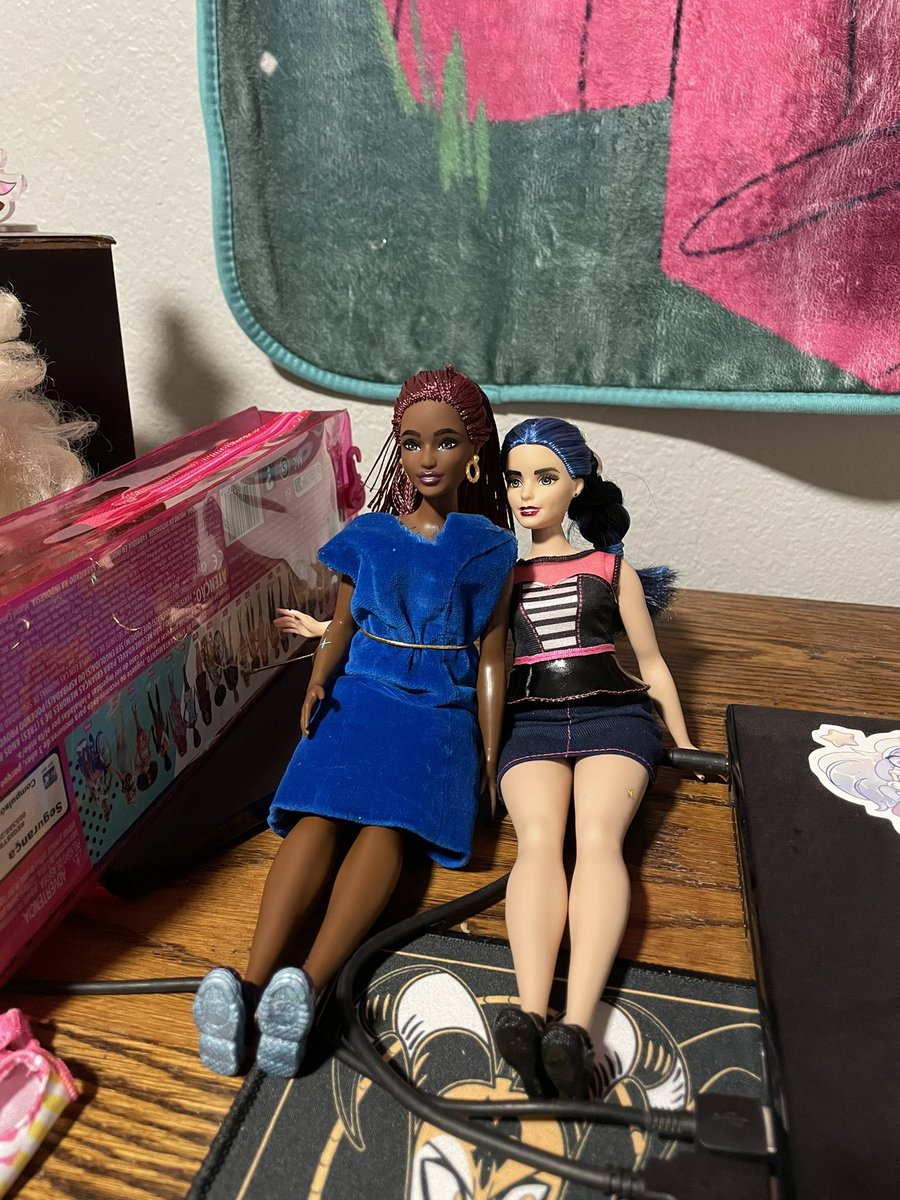 Laylabelle97's tweet photo. Found this fashionista Barbie at Ross. I named her Ashanti. None of my other Barbieβs fit this handmade blue dress #barbie #barbiefashionista #ooakdoll #dollcutomizing #dollcustomization #dollcustomizer https://t.co/Mpe86ZVV6N