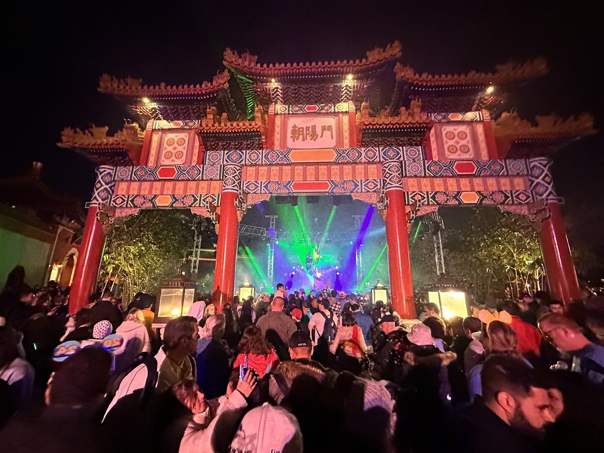 DJ / Dance Party at China Pavilion #EpcotNYE