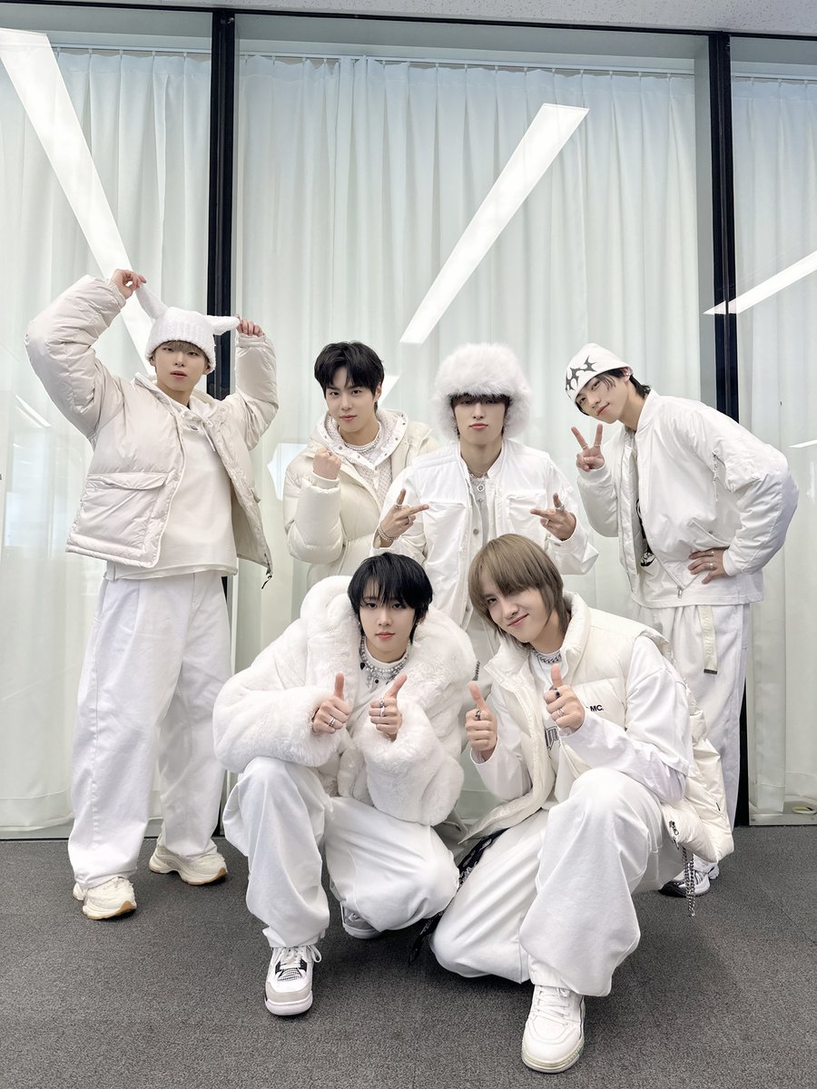 82MAJOR_231011's tweet photo. [📷]
#에이티투데이_231231

💙82MAJOR DAY💙

2023년 팬 여러분을 만나서 82일을 함께하며
한 해의 마지막까지 하루하루 특별하게 만들어주셔서 감사합니다!
2024년 1월 1일을 82+1일로 생각하며
새로운 마음으로 서로 더 많이 사랑해요💕

#82MAJOR #에이티투메이저
#82메이저_데뷔82일됐어요
#231231_82MAJOR_82DAY