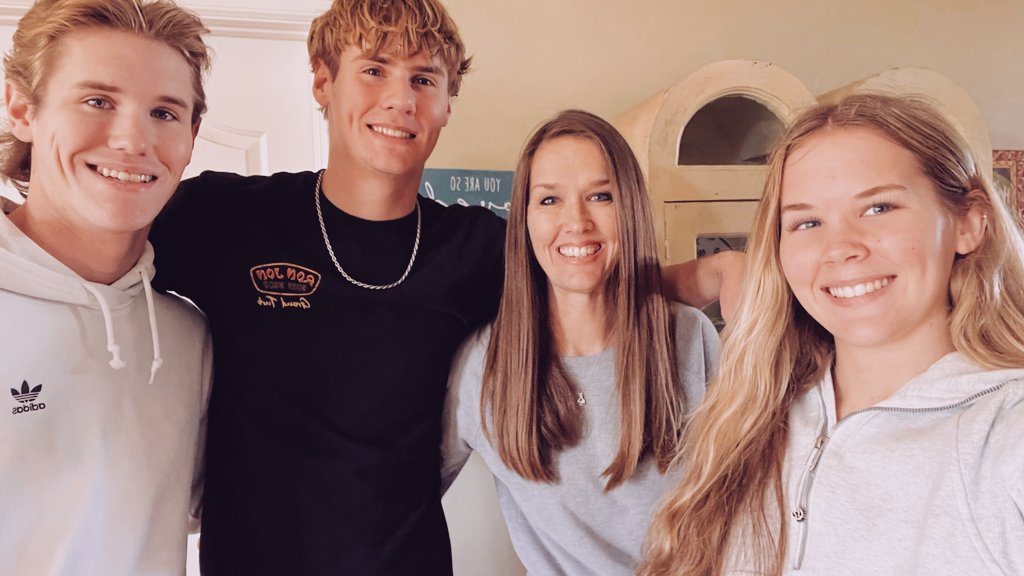 gayleydeemom3's tweet photo. Our traditional last photo of 2023 was taken a few days ago, the last day of the year that we were all together. I love these three with my whole heart, forever. So proud to be their Mom. ❤️❤️❤️ #MyThree #LastOf2023 https://t.co/oQgoOD5PgW