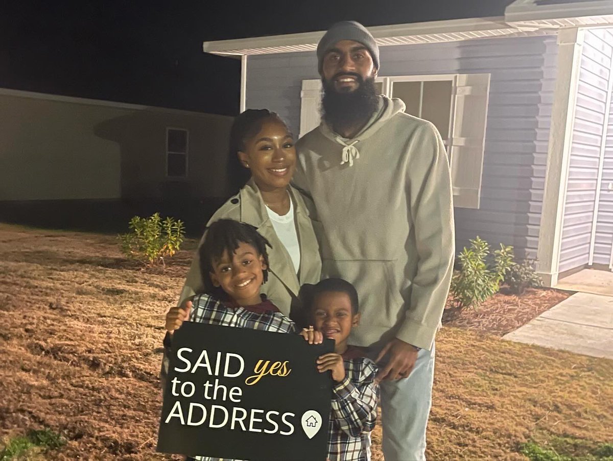 FoxxUno1's tweet photo. #NewHomeOwners #TheRiveras
Happy New Year‼️🙏🏽🏡🍾🫶🏽🙌🏽
@applebumebonita 😘😘😘😘 https://t.co/Lc7dj53fe3