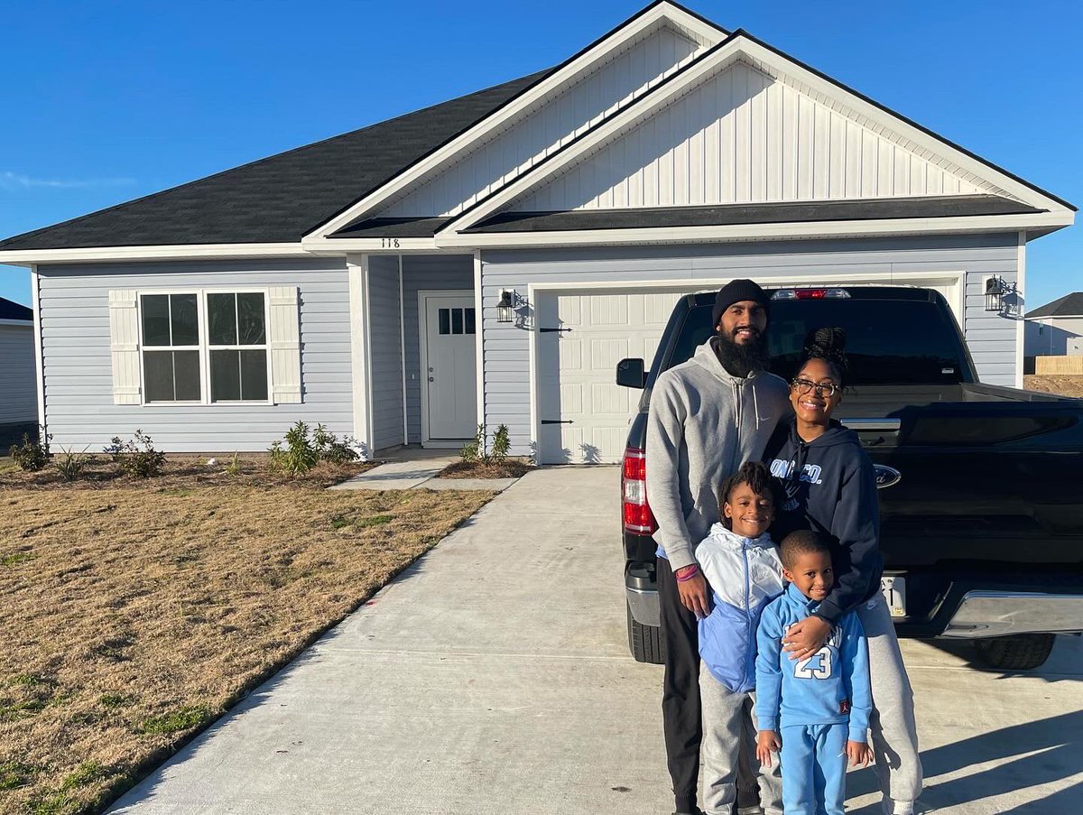 FoxxUno1's tweet photo. #NewHomeOwners #TheRiveras
Happy New Year‼️🙏🏽🏡🍾🫶🏽🙌🏽
@applebumebonita 😘😘😘😘 https://t.co/Lc7dj53fe3