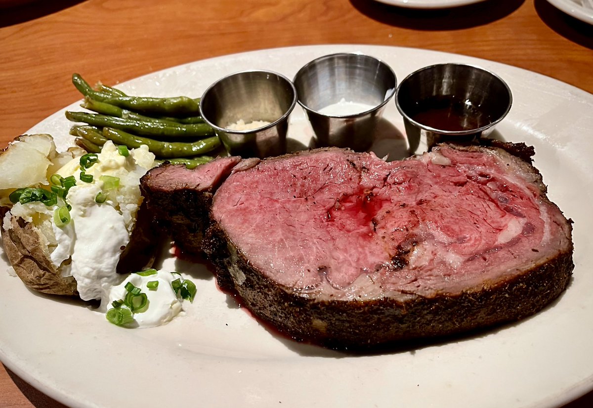 MayhemStudios's tweet image. Birthday celebration continues with a ginormous 24oz Prime Rib. 🥩🍰 
#birthday #primerib #noms