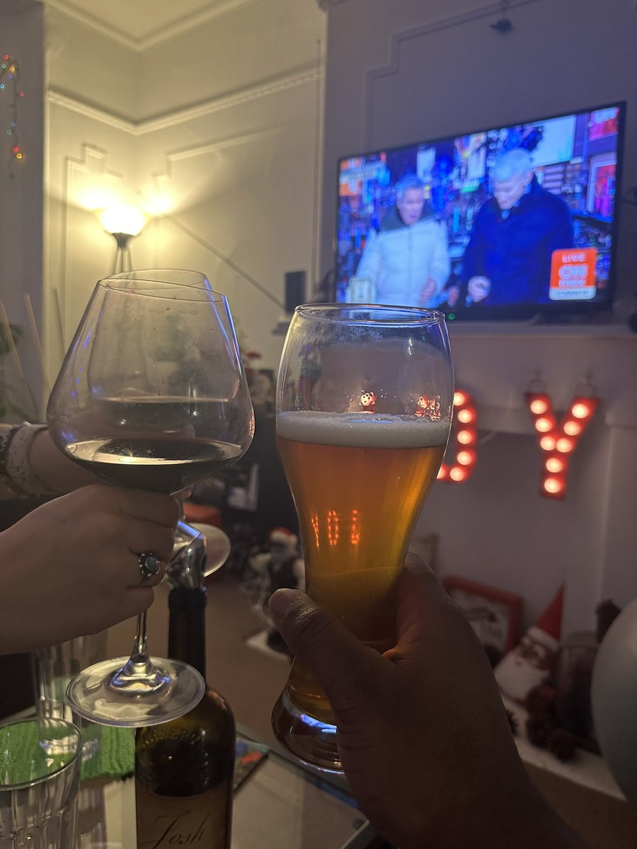 Last drinks of 2023! It was… an okay year… Here’s to ‘24! @Andy @andersoncooper @SjuneWill @KillinItKimmi #CNNNYE