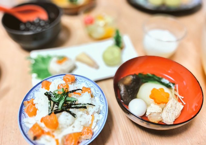 おせちピンボケすぎる 撮ってすぐ食べたので写真がこれしかないwww