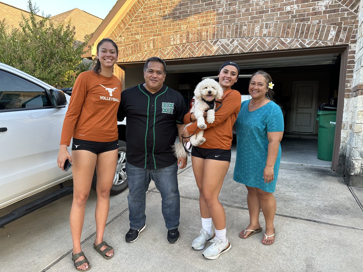 Aloha gang! Headed to NOLA. Pls follow &amp; RT. Help a brother hit 1K. 💯 Follow back 🤙🏼

#NoLonghornfanUnder1k 

#HookEm