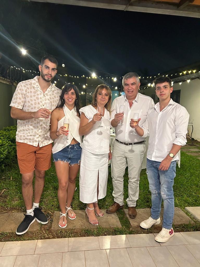 capegalarza's tweet photo. ¡Feliz 2024! https://t.co/dFfVrLq4So