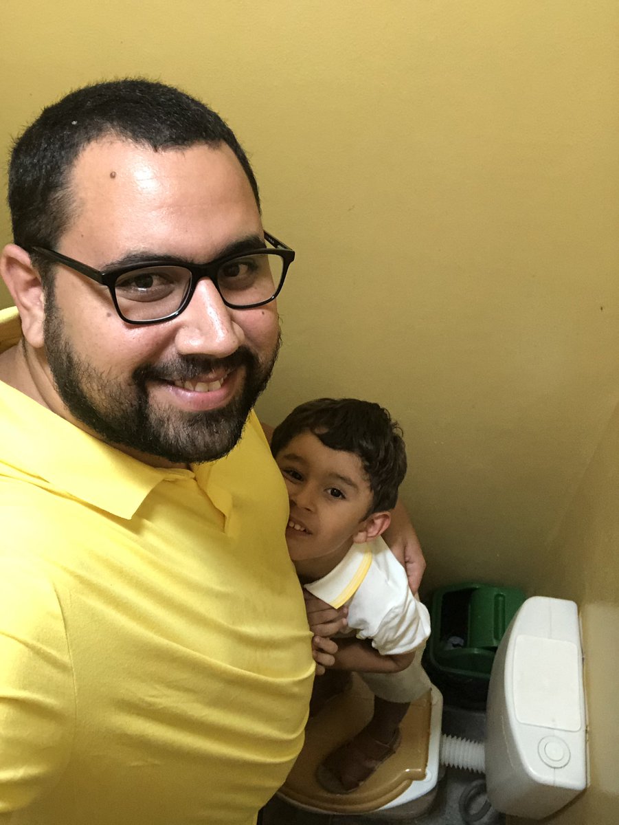 Este 2024 lo recibimos encerrados en el baño, mi hijo TEA sufriendo por las bombas! La impotencia que siento no tiene nombre, con eso no digo que este mal que exploten las bombas, yo lo hice de niño, solo duele no poder hacer nada por mi hijo!!
