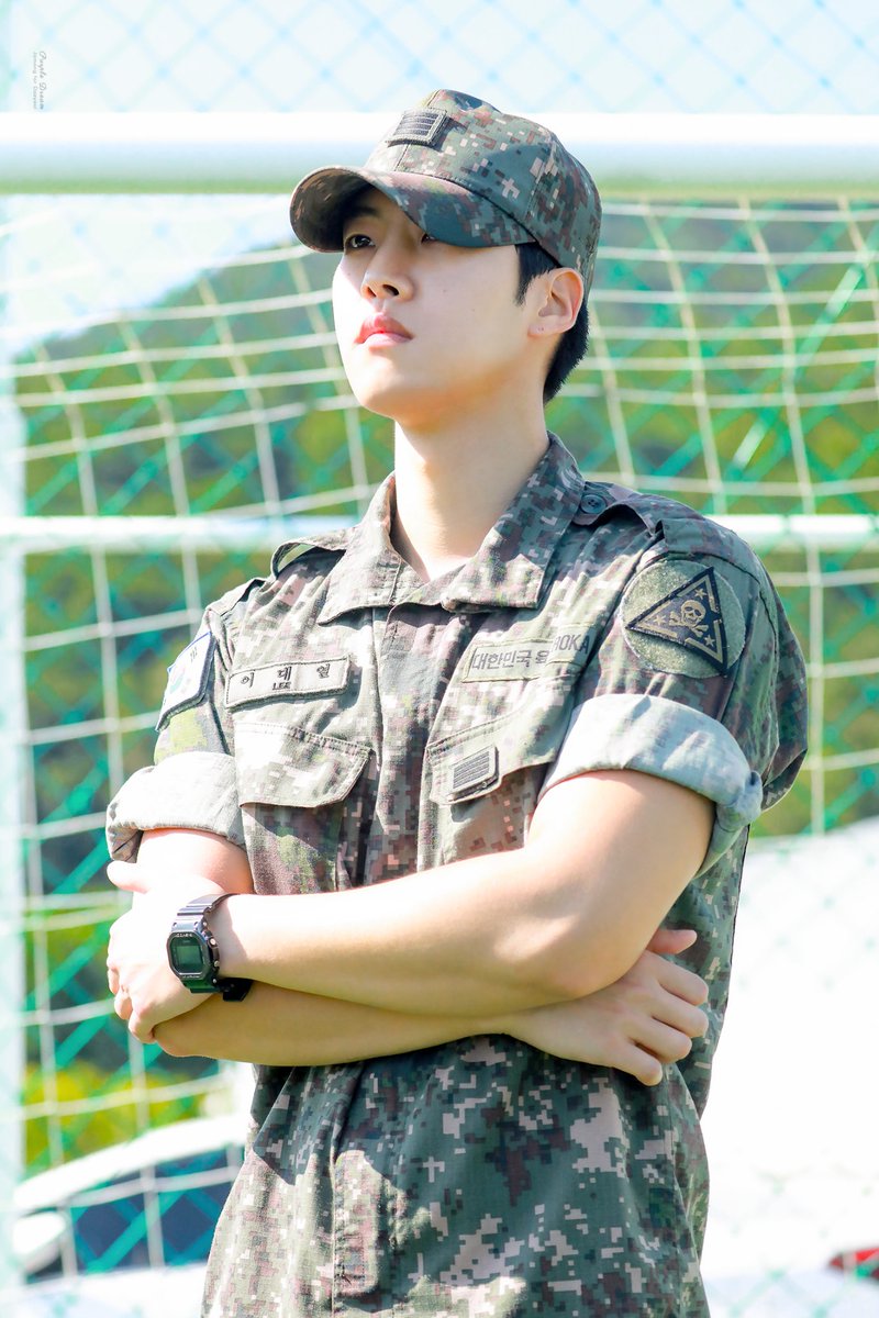 JamongDY's tweet photo. 예상치 못한 행복한 만남이 많아서 즐거웠어🎁🩷
2024년도에도 행복할 날들이 많길 바래🥰
#골든차일드 #GoldenChild #GNCD 
#대열 #DAEYEOL #이대열 #LEEDAEYEOL https://t.co/Li0cId5eYe
