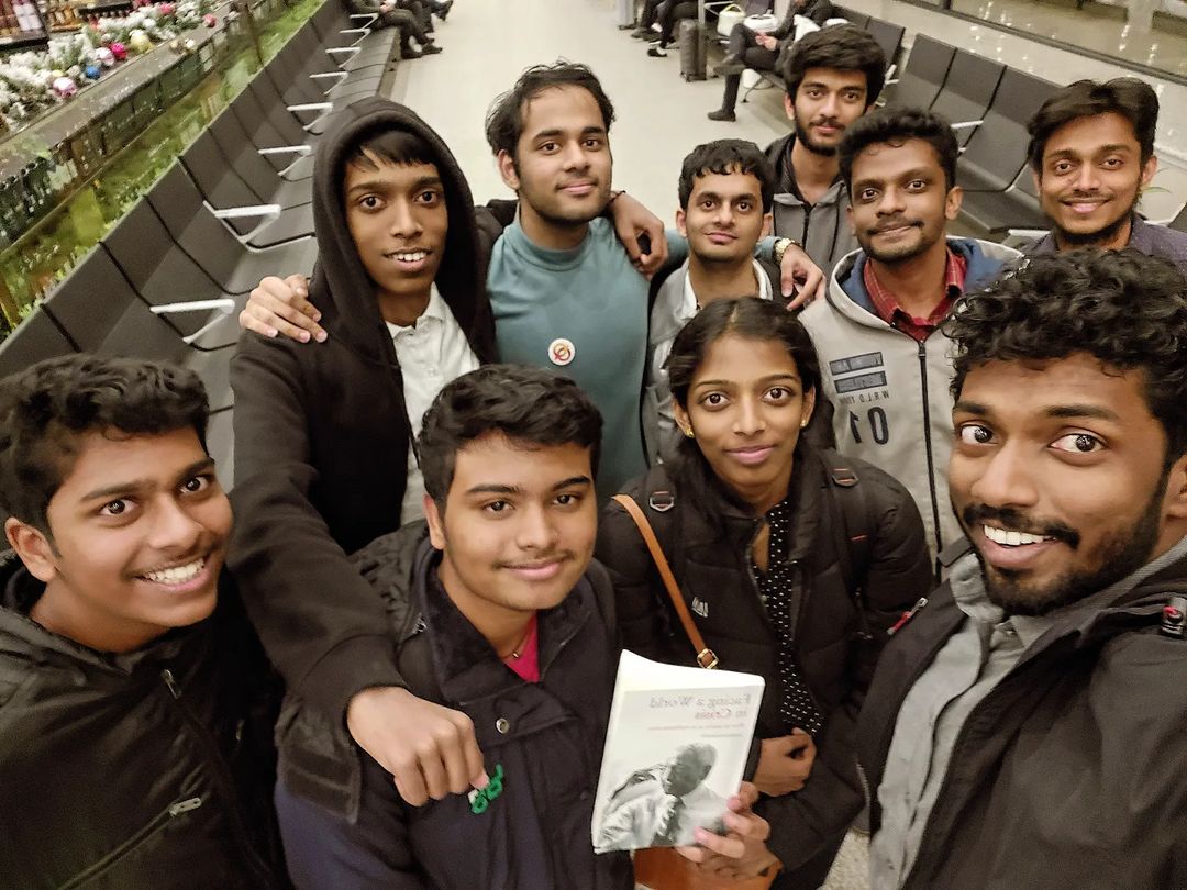 ChessbaseIndia's tweet photo. A photo to remember for years  to come! Captured by Ze beast @adhibanchess. https://t.co/GMx3OpOUmp