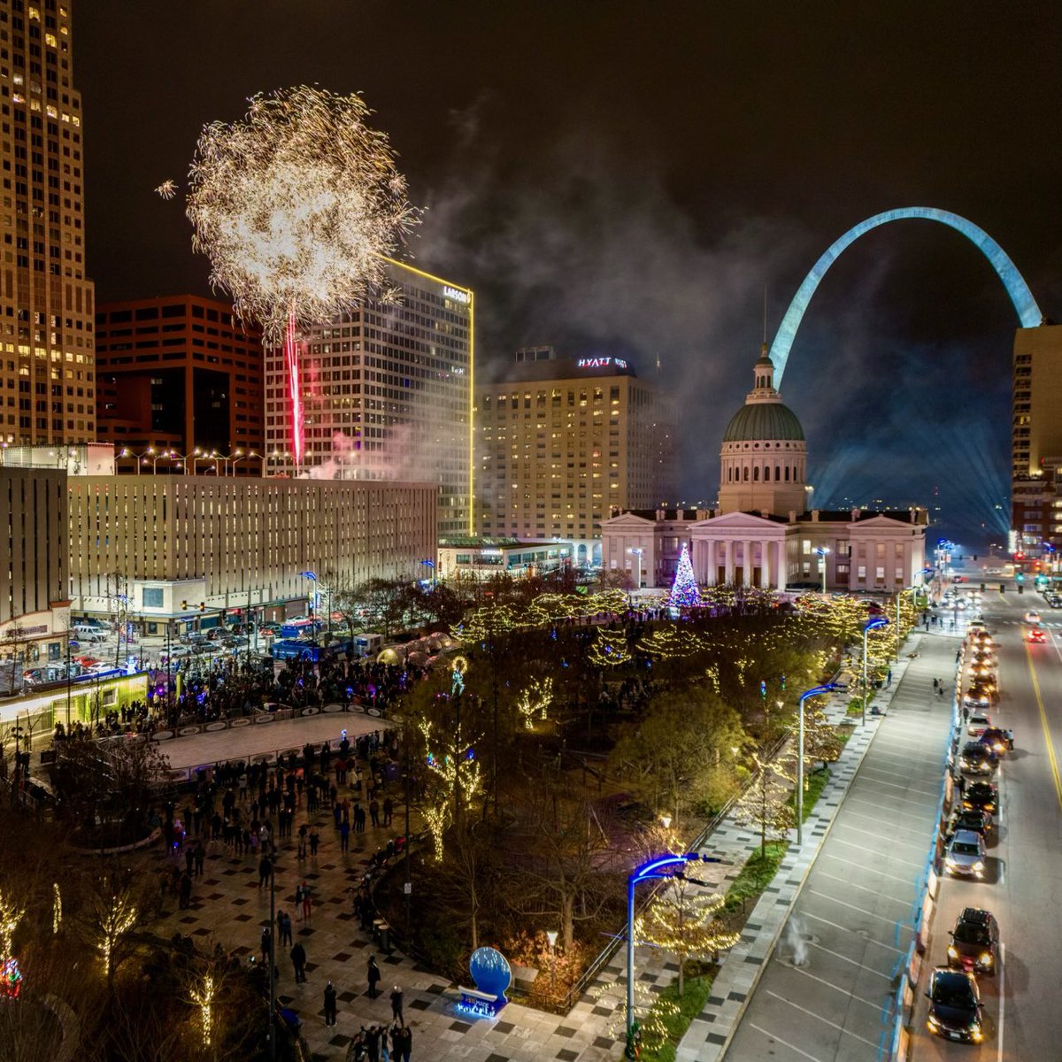 DowntownStLouis's tweet photo. 📸 Happy New Year from St. Louis! https://t.co/apKEvWywdR