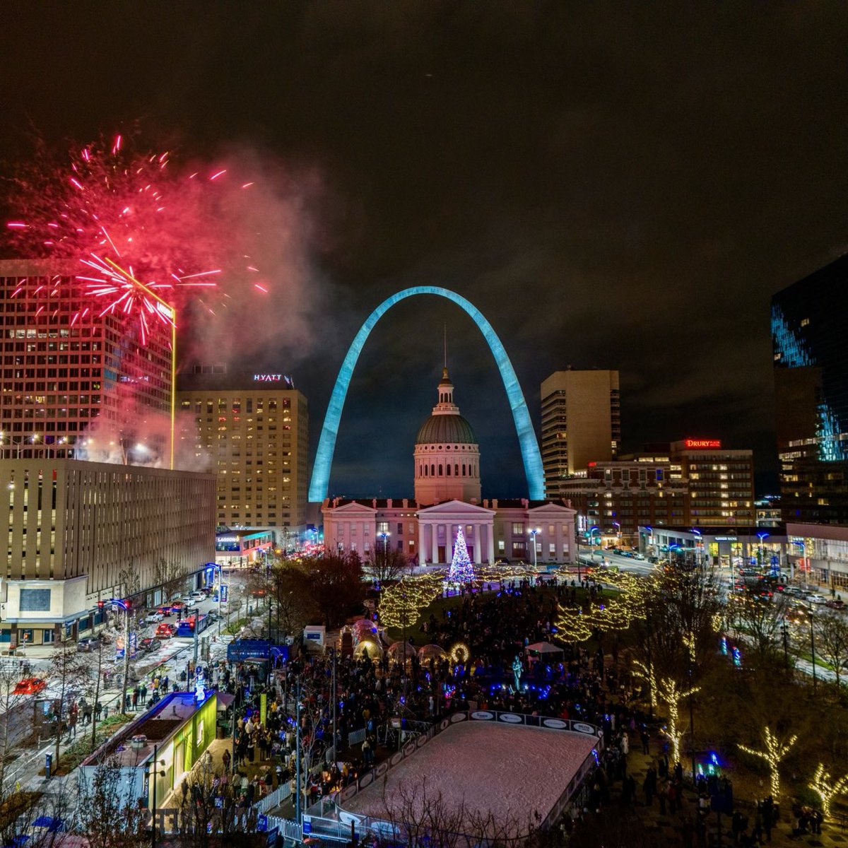 DowntownStLouis's tweet photo. 📸 Happy New Year from St. Louis! https://t.co/apKEvWywdR
