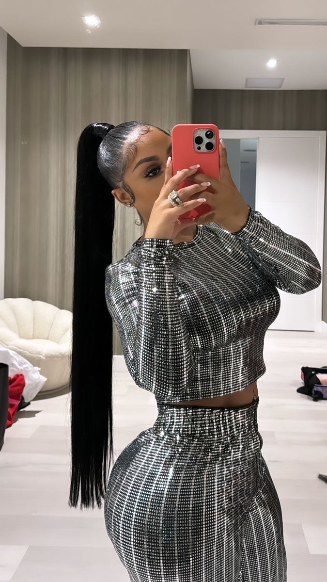 AriTheDon's tweet image. Happy new year 🍸