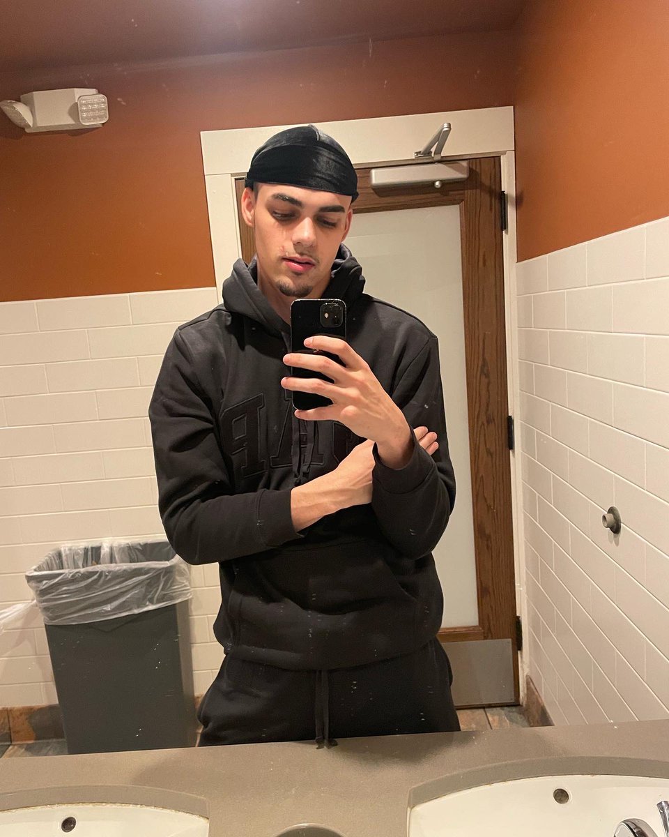 Official_Dravyn's tweet photo. New year new vîbèś ❤️‍🔥 https://t.co/vZAL3itHTz
