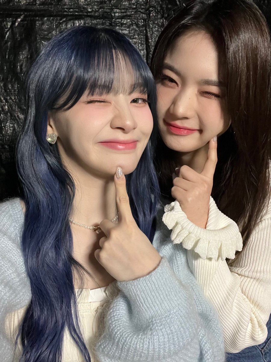 staycsseni's tweet photo. After what feels like an eternity, the nimble cat and the playful fox graces with their presence once again, and the joy is palpable in the air. Foxcatz %♥︎.. 여우냥즈 decides to capture the magic of the reunion in a cute and endearing selfie, making some gladness to SWITH day! https://t.co/pASDdfPubu