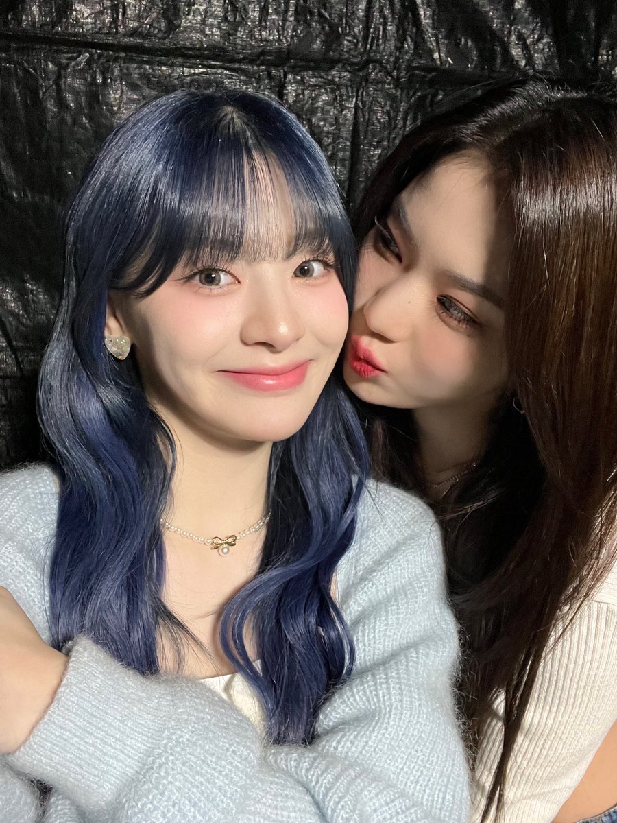 staycsseni's tweet photo. After what feels like an eternity, the nimble cat and the playful fox graces with their presence once again, and the joy is palpable in the air. Foxcatz %♥︎.. 여우냥즈 decides to capture the magic of the reunion in a cute and endearing selfie, making some gladness to SWITH day! https://t.co/pASDdfPubu