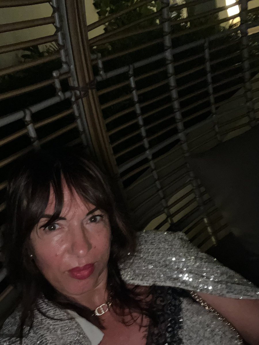 CompriRoberta's tweet image. Buon anno 🎈