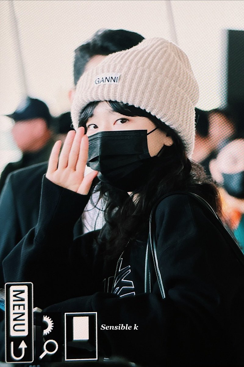sensible_k's tweet photo. 240101 출국 #슬기 #seulgi https://t.co/e2toDuQxFQ
