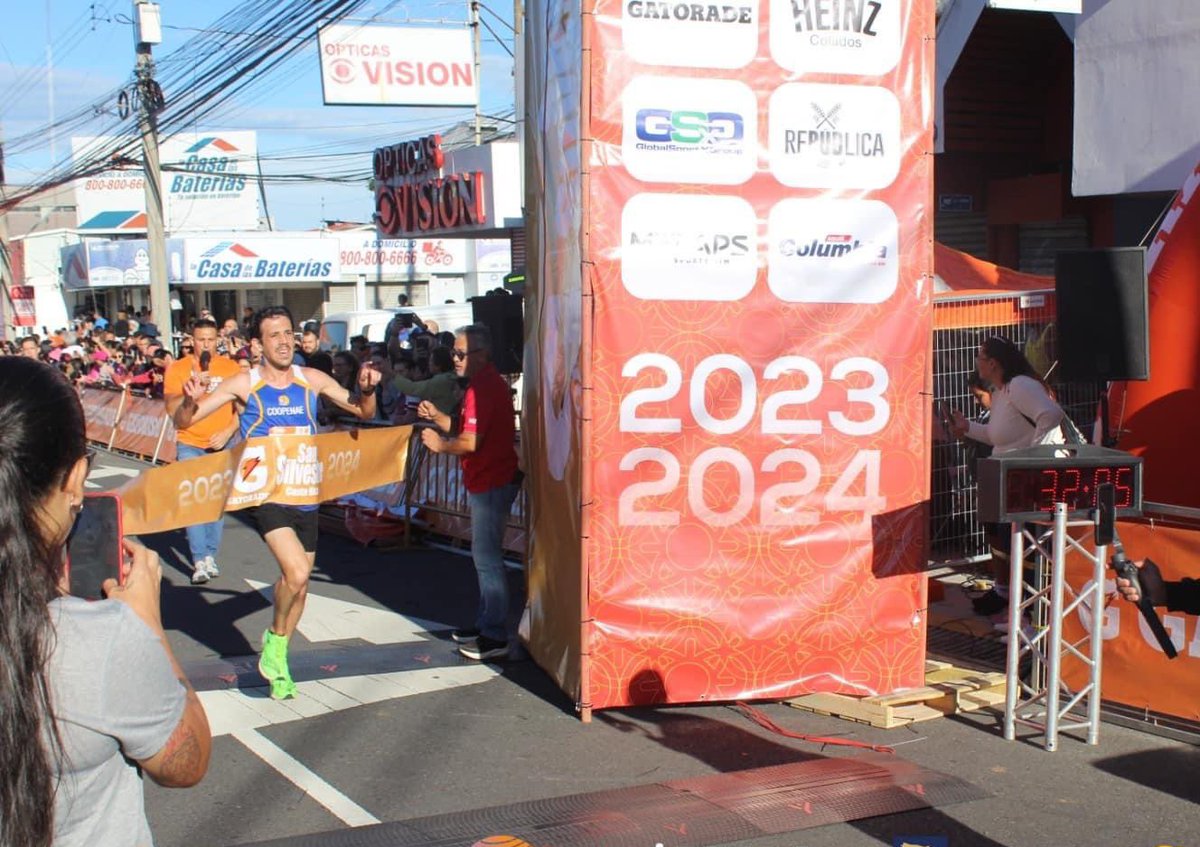 HugQuesada's tweet photo. 🔵 Priscila Solís y Daniel Johanning ganan el 10 K  de la Carrera La San Silvestre 🏃‍♂️🏃‍♀️🏃

⏱️ Link de RESULTADOS Oficiales " https://t.co/bkWb8BrHRd https://t.co/B4FpNqnRKi