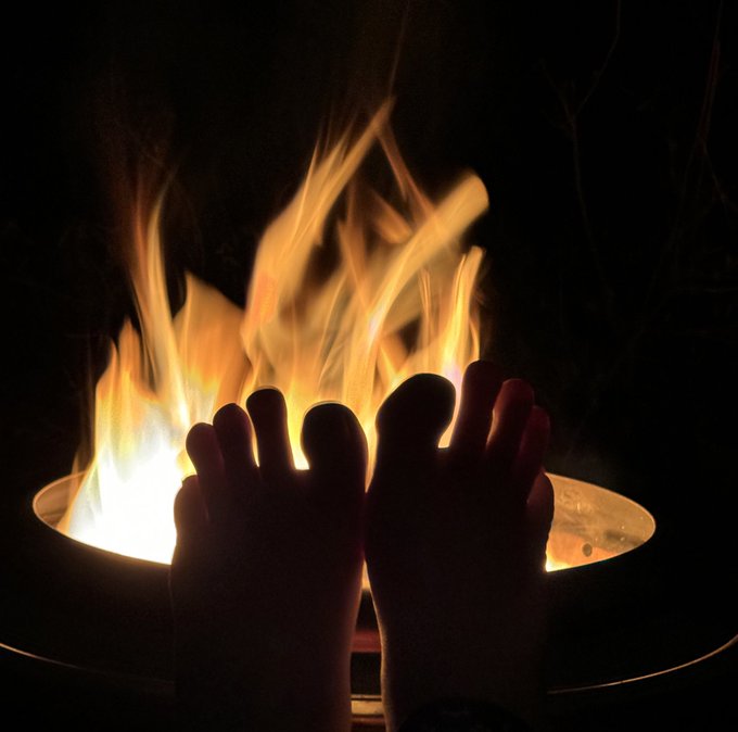 Toasty toes. 🔥 https://t.co/kJXiTj9co0<a href="/tag/giantess"class="tags"><span>#giantess</span></a><a href="/tag/sizetwitter"class="tags"><span>#sizetwitter</span></a>