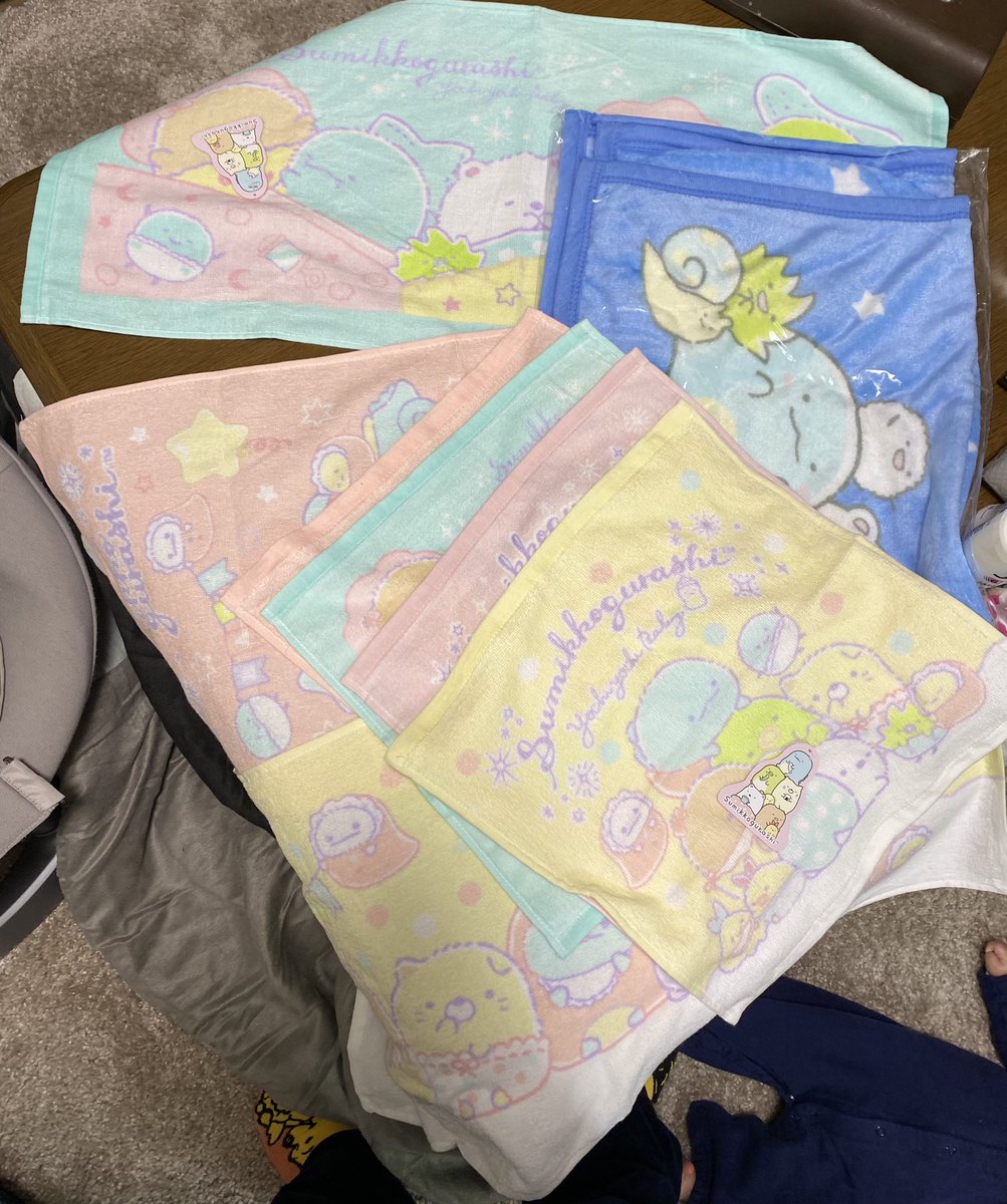 sumikko_rinrin's tweet photo. あけましておめでとうございます！🎍
すみっコ福袋2000円の品です☺️

青のブランケットが可愛くて満足💓 https://t.co/v30zefycPj
