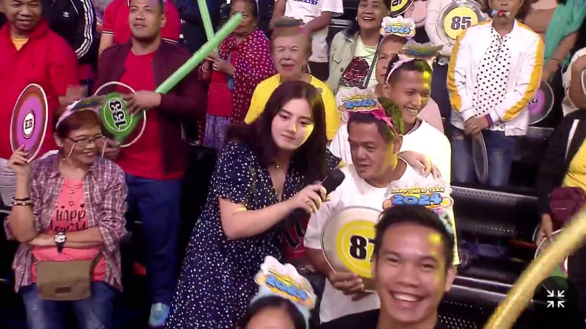 cassy_updates's tweet photo. "Sana all, kaya ko 'yan!" Another "love" hugot of Cassandra this 2024... HAHHA! For the interviewed of the studio audience contestant sya for Kaya Mo Yan segment.

1 | 1 | 2024

#CassyLegaspi 🌸
#EatBulaga
#EBHappy2024
#EBHost
#ShowbizRoyalty
#Sparkle 
#Kapuso
#Cassynatics https://t.co/6e7yq86aPR