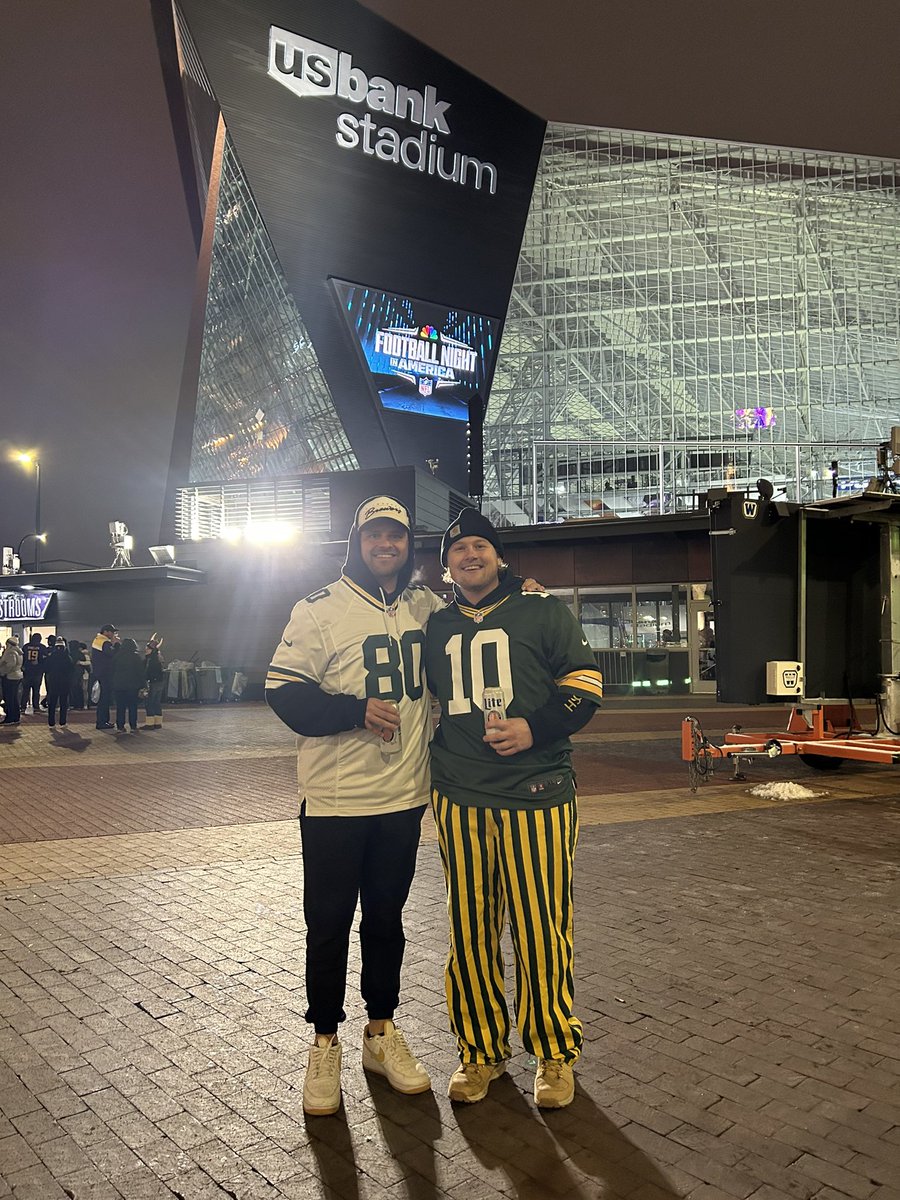 Chris_Pat_Murph's tweet photo. Final score from US BANK:
Green Bay: 33 Minnesota: 10
Happy New Years #2024
#GoPackGo #Skol https://t.co/9GQNMdHHGH