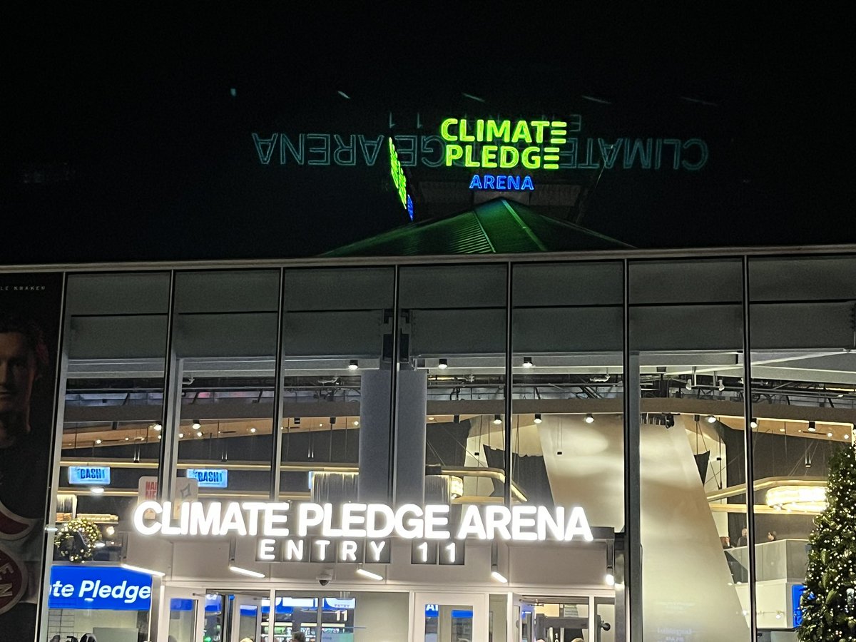 bay_snark's tweet photo. Here @climatepledge Arena for a New Year’s show w/ @Jason_Bonham’s #LedZeppelinExperience & #Heart #SeattleMusicScene #LiveMusic https://t.co/UGB4MOtJEW