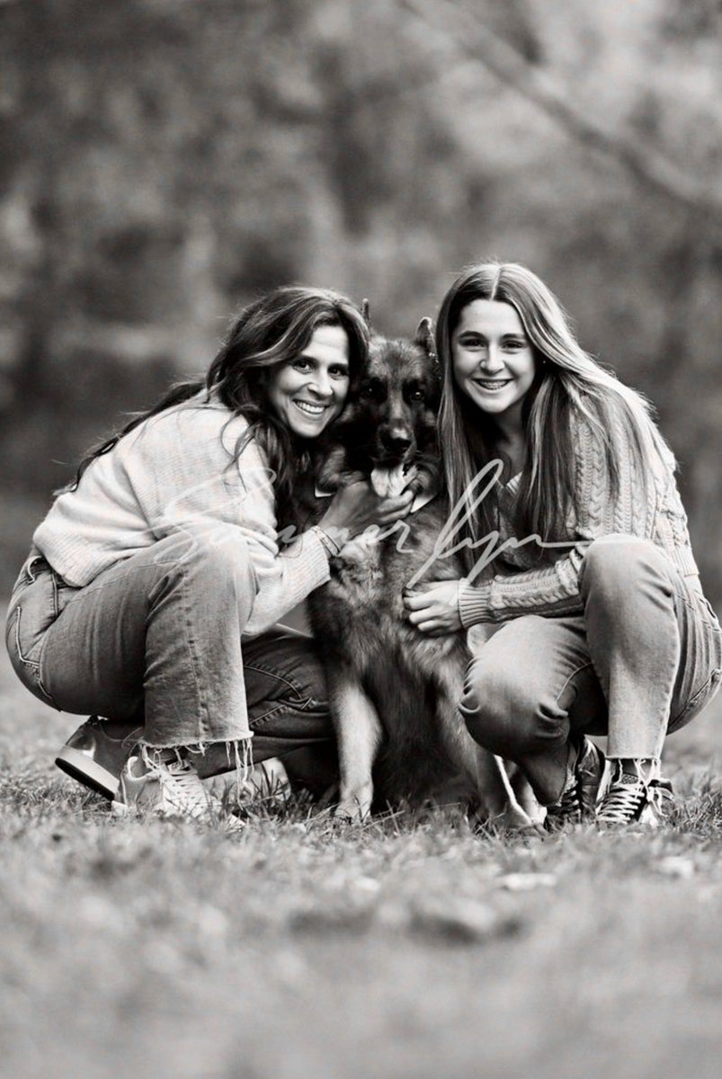 DaliaVM2025's tweet image. 🎊HAPPY NEW YEAR 🎊Looking forward to 2️⃣0️⃣2️⃣4️⃣! I can’t wait to see what this year brings. New year! More goals! #family #momandme #LISC #KGVS #goals #HappyNewYear2024 @LISoccerClub @Kellenberg @KbergAthletics