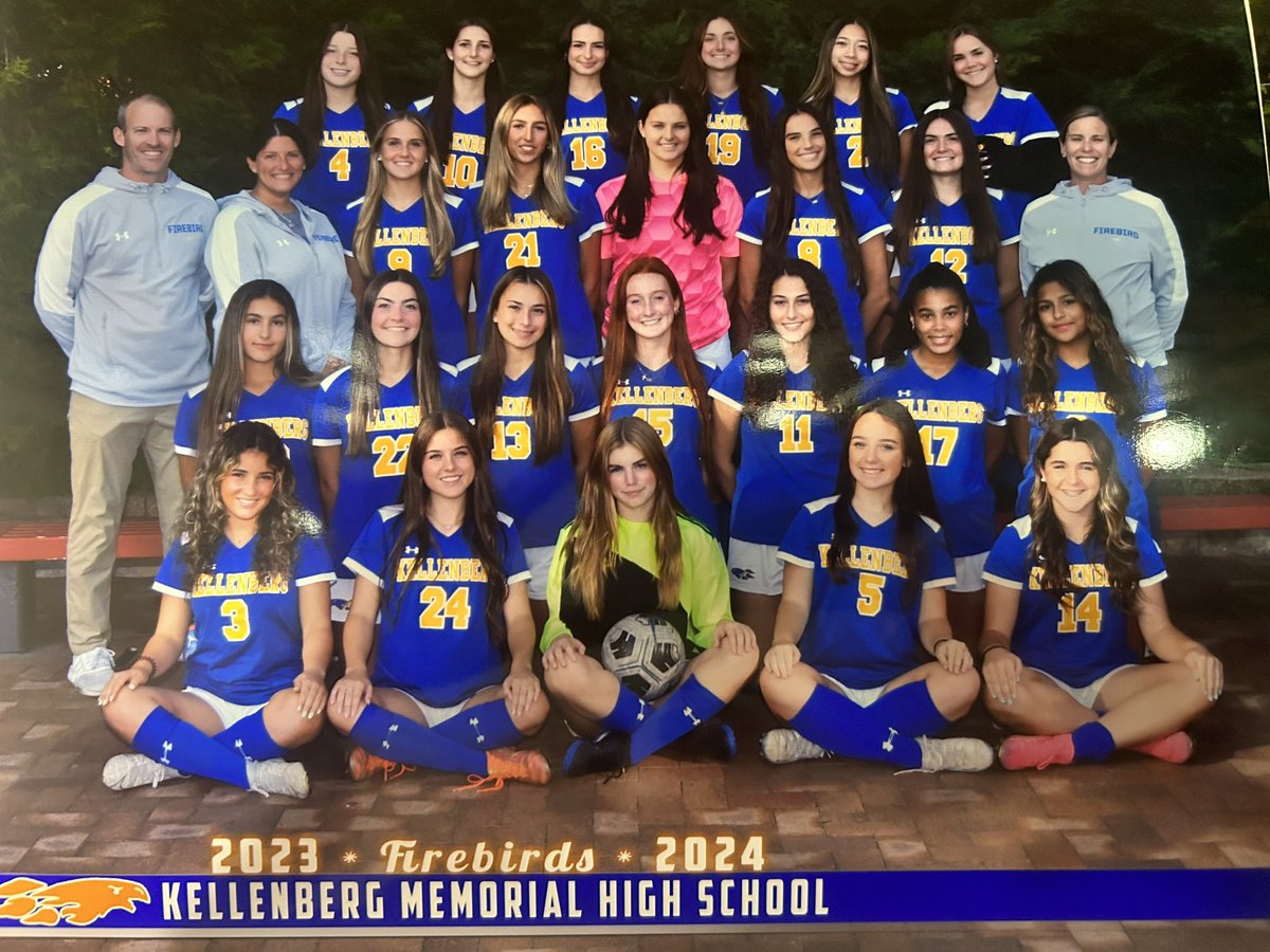 DaliaVM2025's tweet image. 🎊HAPPY NEW YEAR 🎊Looking forward to 2️⃣0️⃣2️⃣4️⃣! I can’t wait to see what this year brings. New year! More goals! #family #momandme #LISC #KGVS #goals #HappyNewYear2024 @LISoccerClub @Kellenberg @KbergAthletics