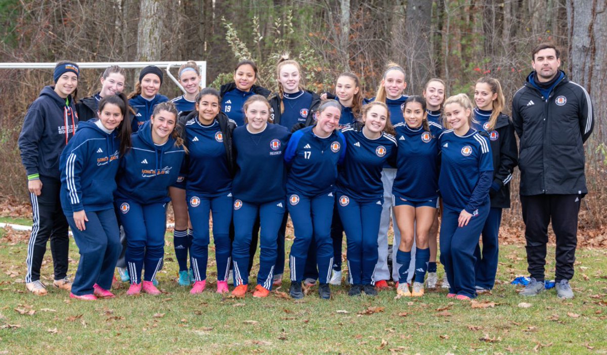 DaliaVM2025's tweet image. 🎊HAPPY NEW YEAR 🎊Looking forward to 2️⃣0️⃣2️⃣4️⃣! I can’t wait to see what this year brings. New year! More goals! #family #momandme #LISC #KGVS #goals #HappyNewYear2024 @LISoccerClub @Kellenberg @KbergAthletics