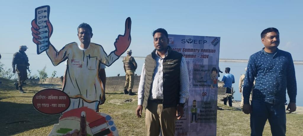 JorhatElection's tweet photo. SVEEP activity aims to create awareness among locals regarding ongoing Special Summary Revision 2024 and their participation in 100% purification of Electoral Roll in the presence of District Election Officer, Jorhat, Superintendent of Police, Jorhat, Election Officer , Jorhat https://t.co/03z0W9jXIL