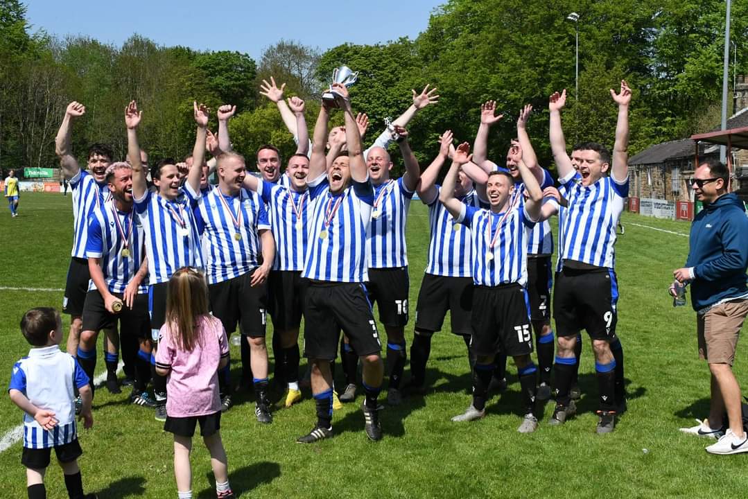 SFDofficial1's tweet photo. Chris Clifford, Neil Tilbrook, Steve and Iain Atkins will be presenting a cheque to @_4Louis Sharon Abbott before kick-off this afternoon at Hillsborough for £9,630.66 from #SFD18 https://t.co/VPrmlJbnXS