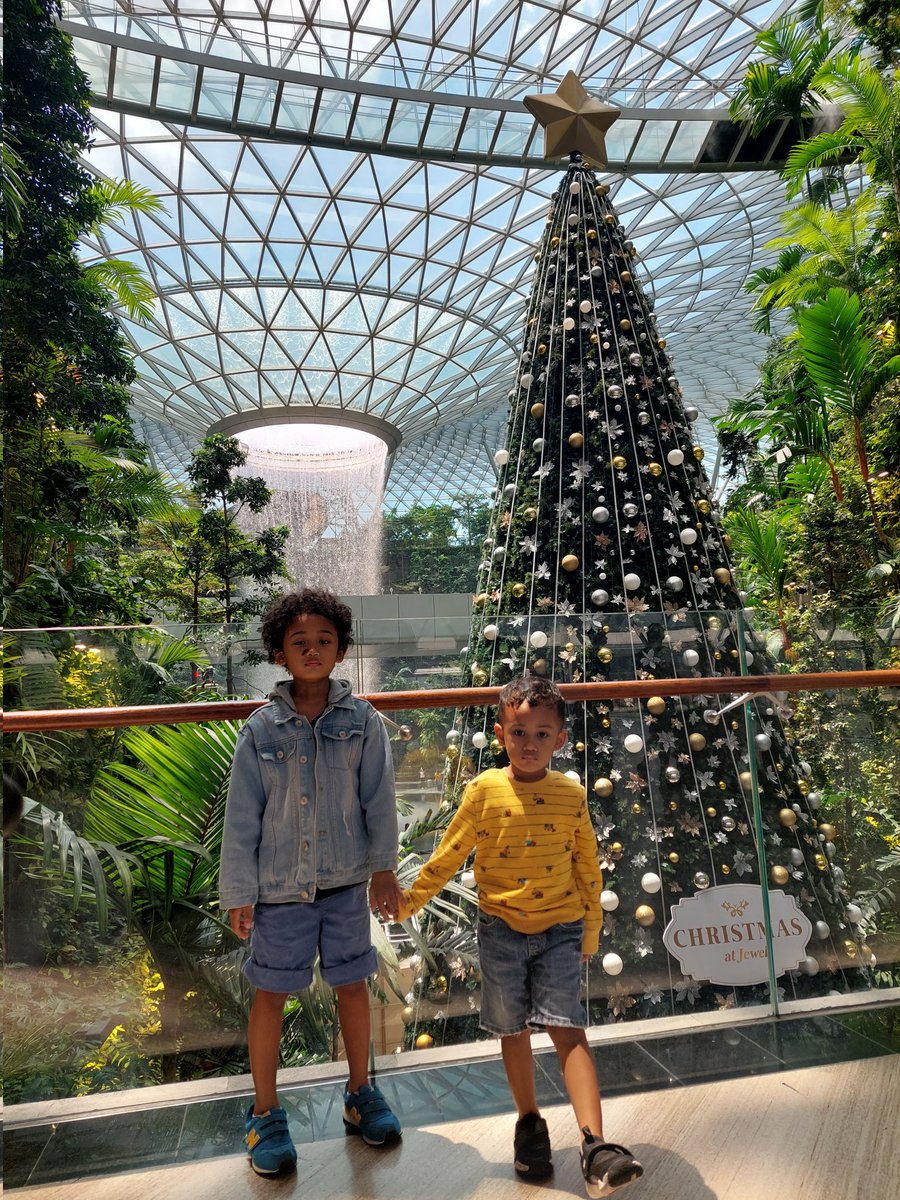 Bubblechicklets's tweet photo. Merry Xmas &amp; Happy new year everyone.. 🤗 https://t.co/bwBvT1HtKB