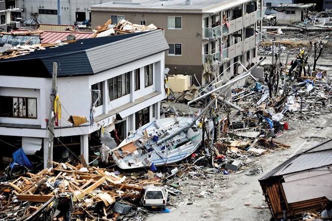 7.6-magnitude earthquake hits western #Japan .
#زلزلہ
#EarthquakePH 
#earthquake
