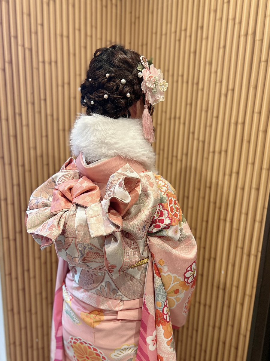 a3miz305's tweet photo. 仕事始めは振袖着付け！ https://t.co/eatQEBW0dI
