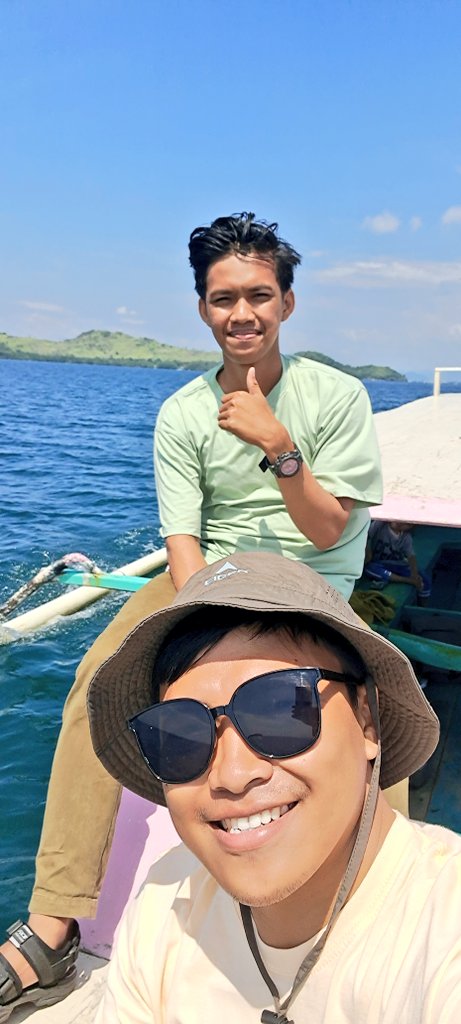 thonthondo's tweet photo. Mau shout out kamsahamnida ke bocah satu ini yang mungkin tanpa dia perjalanan saya di Sulawesi akan membengkak dari segi bujet. Haha. Emang dari dulu suka antar2.. Terima kasih. I love you full Ogi....!!!! https://t.co/2s56OYQltL