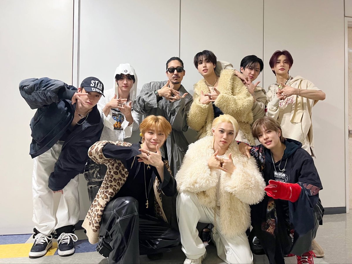 jijimybae's tweet photo. As 2023 came to an end ...

Here's a thread of all the crazy interactions of Stray Kids with idols , actors , actresses etc 🧵 https://t.co/r5AsdaWUTH