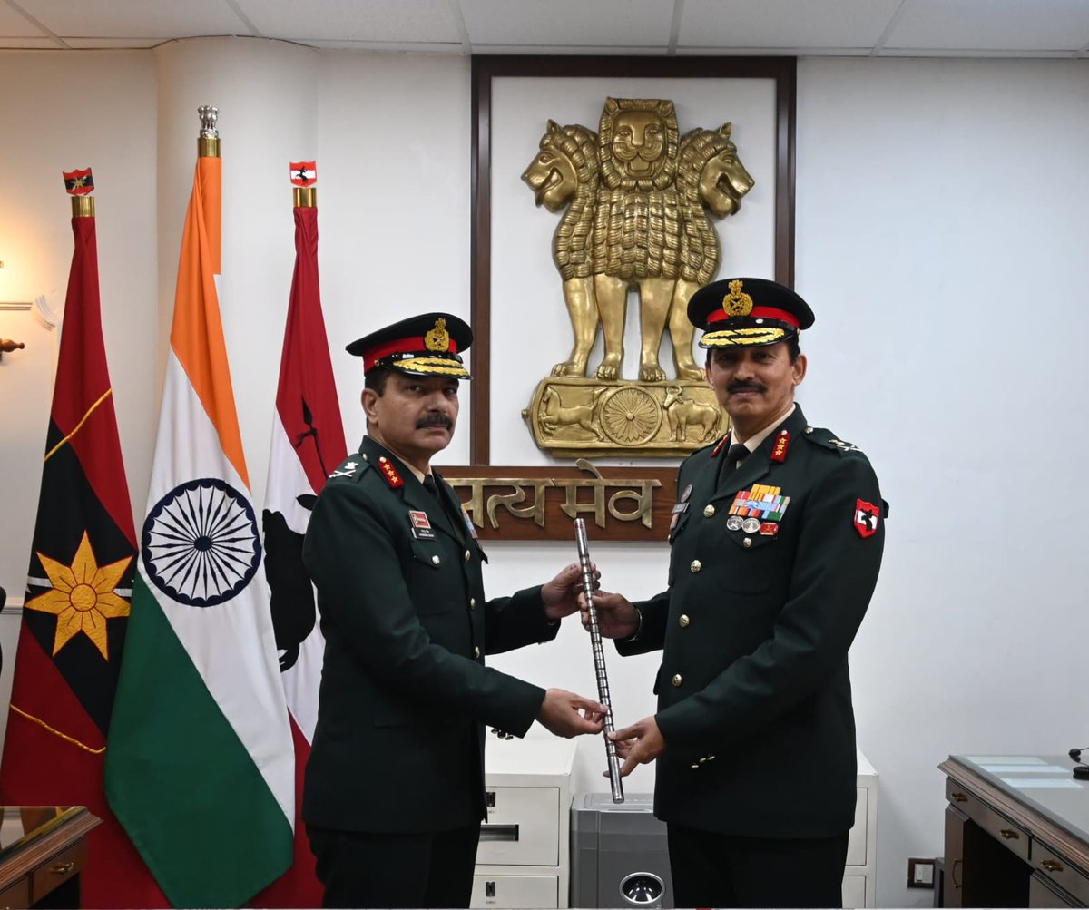 Lt Gen Nagendra Singh assumed the command of the #ChetakCorps.

@SWComd_IA