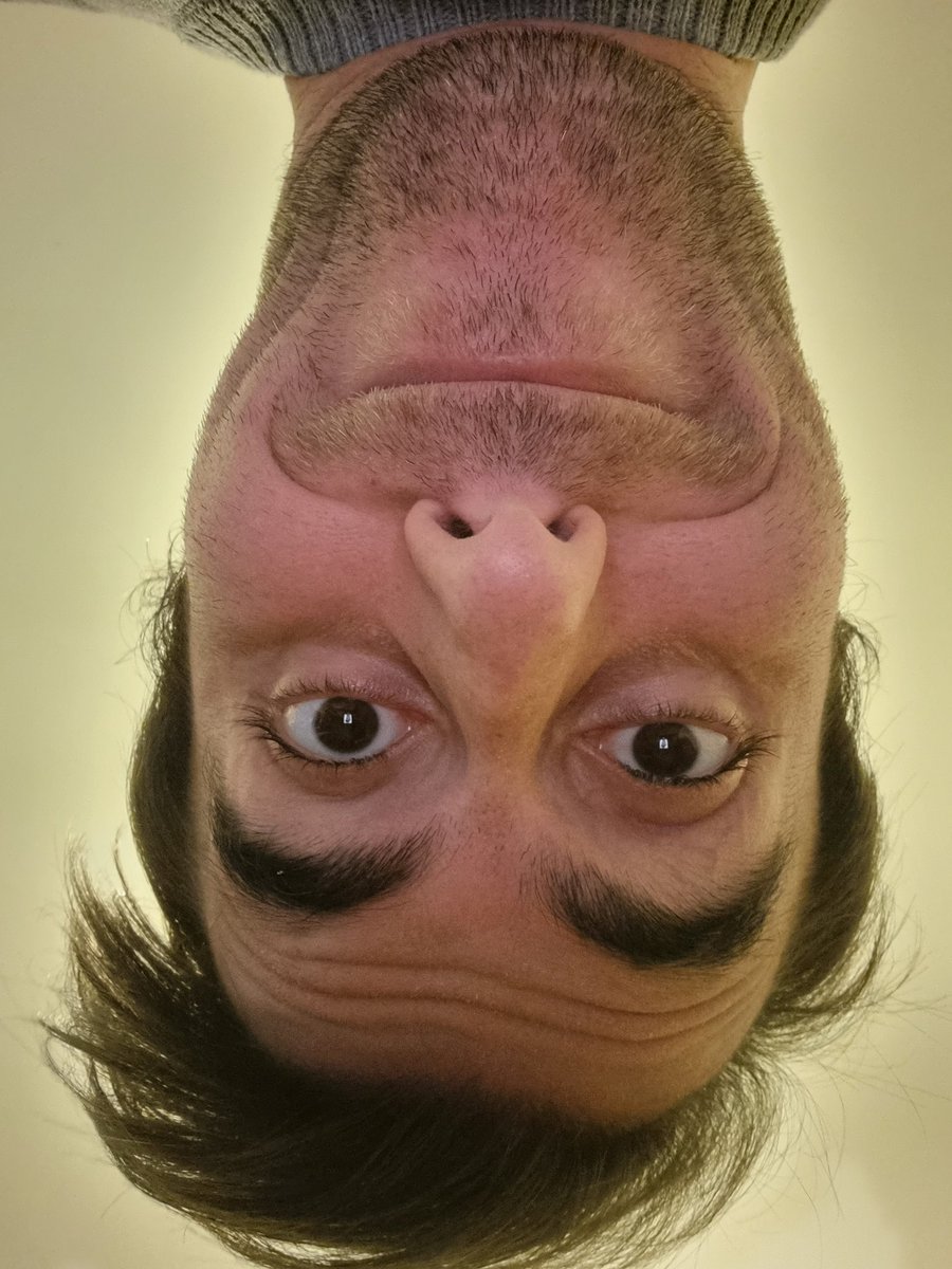 Here's a very normal picture of me to start the year. Thank me later. HAPPY NEW YEAR!