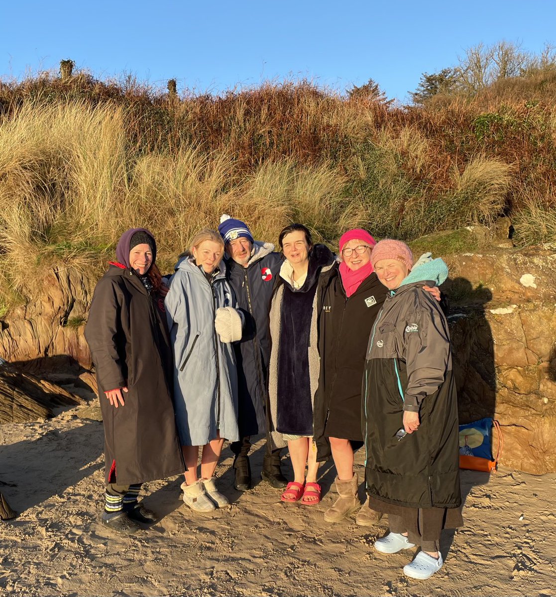 iniscomm's tweet photo. First swim of the year. Happy New Year to swimmers everywhere! #AthBhliainFaoiMhaiseDaoibh https://t.co/0AGxYVVrJP