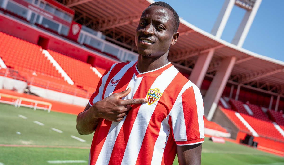PitchProspects's tweet image. Dion #Lopy (21) - international 🇸🇳 (2 caps), spelend @U_D_Almeria. Geen g/a in 16 competitiewedstrijden, maar wint 66% van zijn duels bij de degradatiekandidaat in La Liga. 85% geslaagde passes en 5.3 (terug)gewonnen ballen per wedstrijd. Transferwaarde 6m, contract: 30-6-2029.