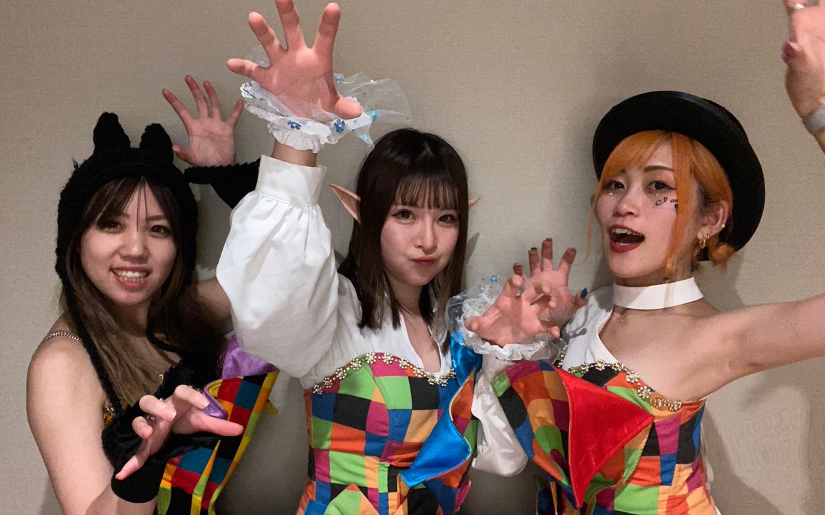 bm20220904's tweet photo. Happy New Year⛩️✨
昨日Bitter Monster終幕致しました🎪
ビタモンに出会ってくれたお客様、関係者様、全ての皆様、本当にありがとうございました。
ワタシタチから最後に"非日常"を✨
『https://t.co/KE2kuaXaB2』

実はラストライブがあります🤡🌈
2024.02.24.17:30開演
大阪市立中央会館にて！！ https://t.co/UH8Yy8yVPf
