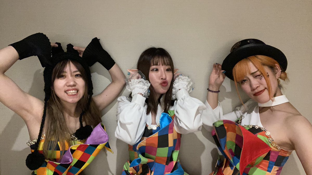bm20220904's tweet photo. Happy New Year⛩️✨
昨日Bitter Monster終幕致しました🎪
ビタモンに出会ってくれたお客様、関係者様、全ての皆様、本当にありがとうございました。
ワタシタチから最後に"非日常"を✨
『https://t.co/KE2kuaXaB2』

実はラストライブがあります🤡🌈
2024.02.24.17:30開演
大阪市立中央会館にて！！ https://t.co/UH8Yy8yVPf