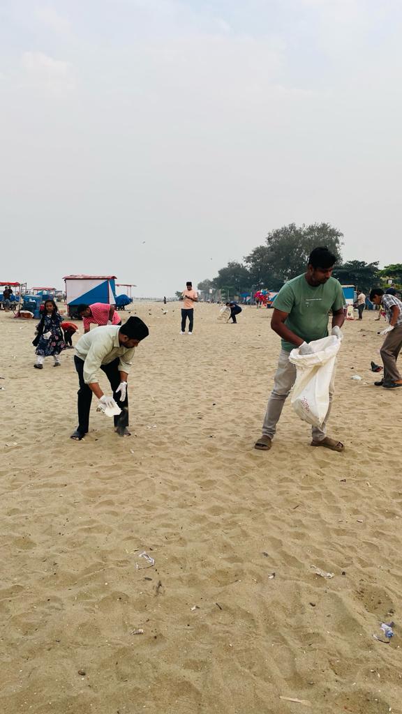 islaminind's tweet image. A Beach #CleanUpDrive on New Year morning at #CalicutBeach was organized by Youth and Elders Auxiliary of Ahmadiyya Muslim Community #Calicut and #Wayanad chapter of #Kerala State.

Ahmadiyya Muslim community District President, KM Ahmad Koya Sb Inaugurated the event.

Chief