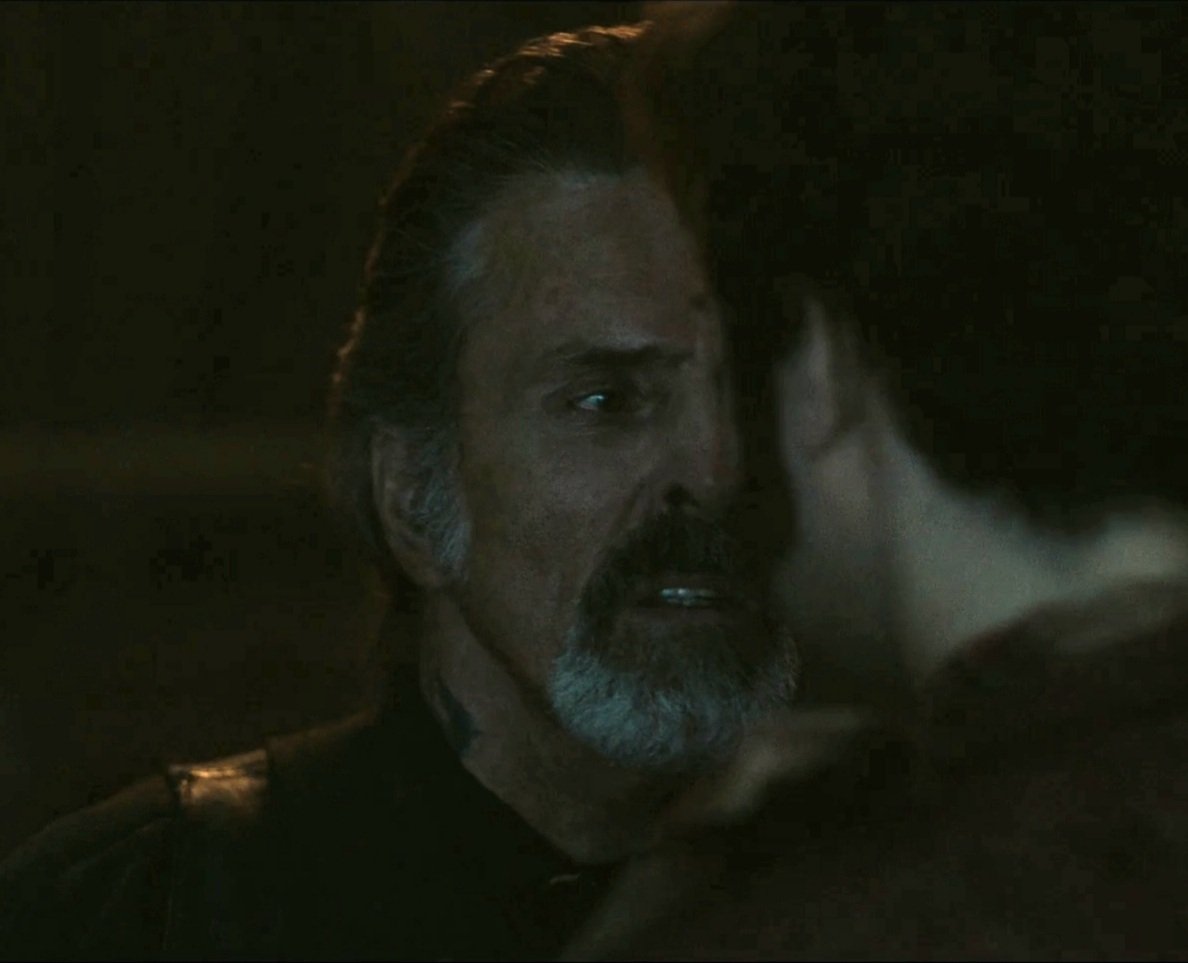 Just thinking how s1 Izzy was choked, publicly decked, threatened w/ humiliation, openly mocked by the crew and autocannibalistically mutilated

And the thing that threw him (and real bad) was,

"Have you ever been sketched?"

Love that little freak.