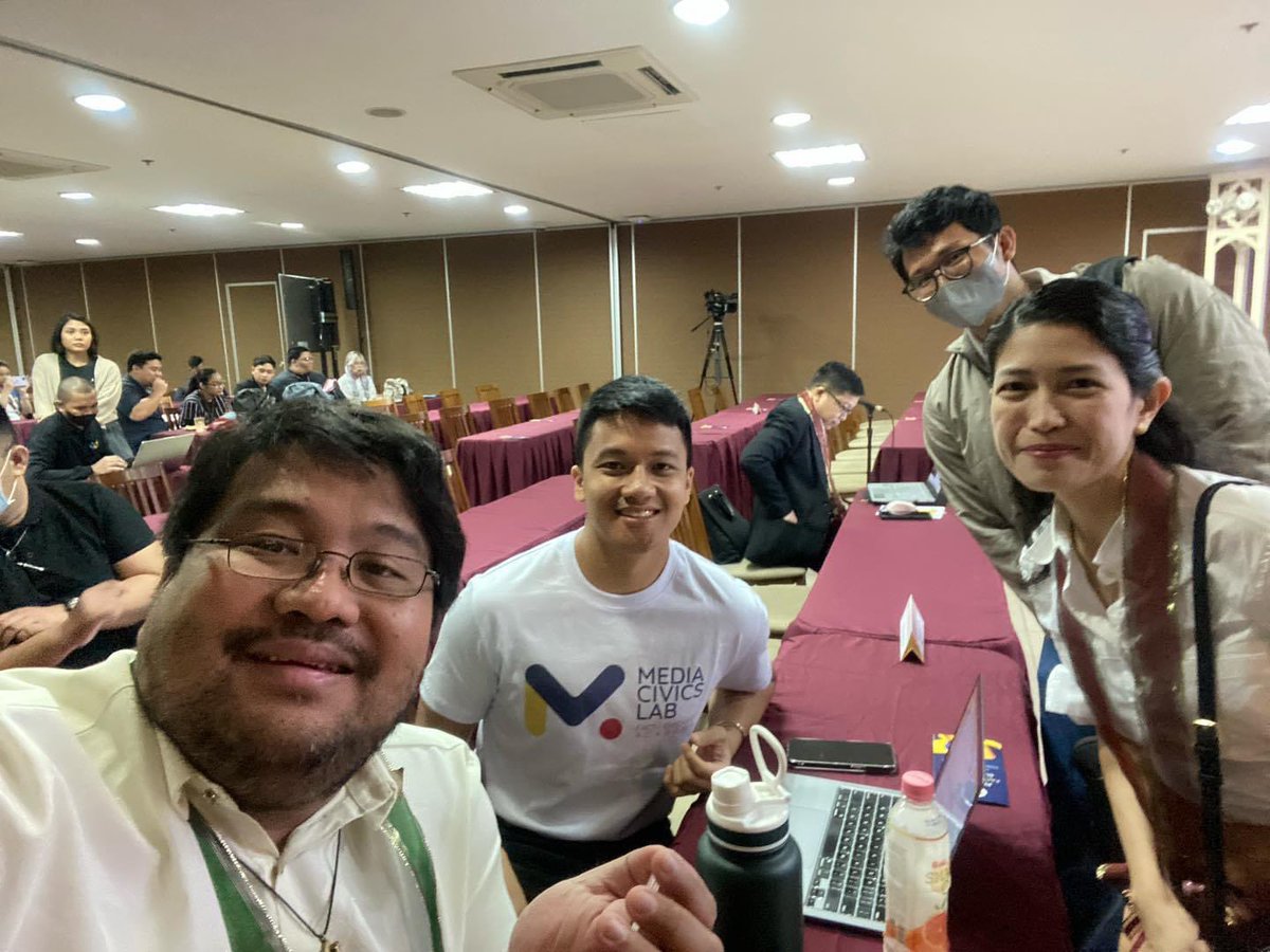 Xiao_Chua's tweet photo. practitioners and journalists, NGOs, and government employees to create a united front against disinformation.
Watch the summit: https://t.co/13o4qzlsgm
#XiaoChuaAPublicHistorian
#XiaoChuaSpeaks
#PhilippineFactCheckingSummit2023 #Internews #FactsFirstPH #MediaCivicsLab https://t.co/MBsoCQ0B75