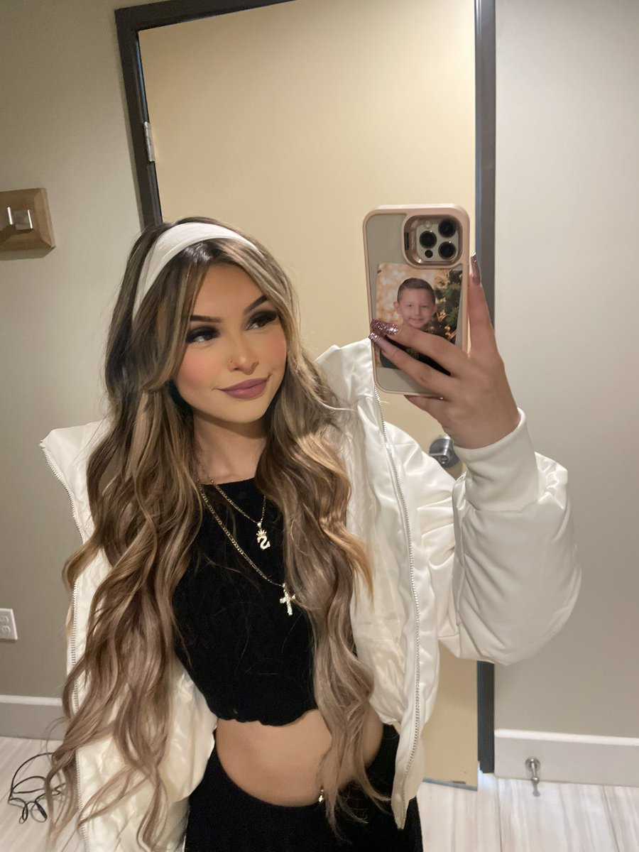 2sweetsarah's tweet photo. its been a while so heres some pics https://t.co/xn2YTbKcjV