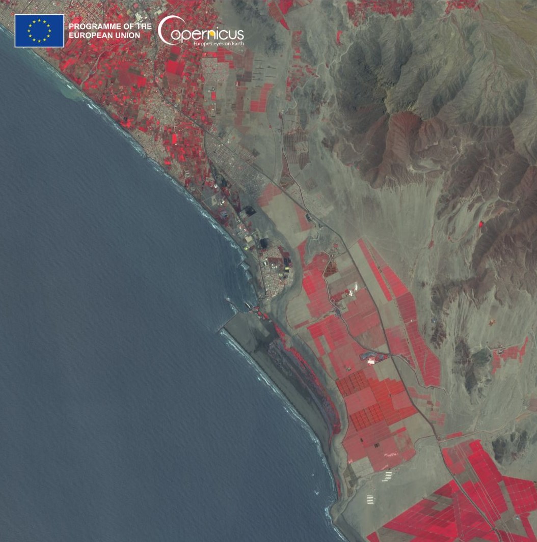 #CopernicusSanta 🇪🇺🛰️ gifts are coming❗️ Port Salaverry🇵🇪 as seen by #Sentinel2 Special #HolidaySeason present 🎁 for @FedericoLe35278