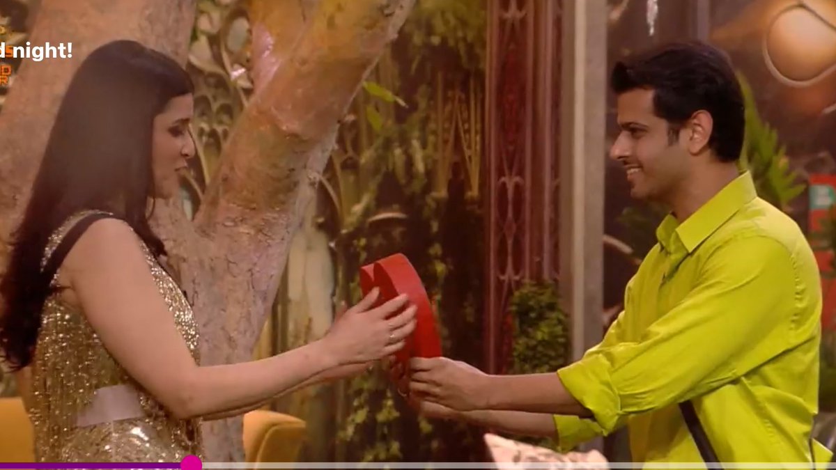 NB_FANGIRL's tweet photo. Neil fixes his relationship with Mannara❤️ 
#NeilBhatt𓃵 #NeilBhatt   #BB17 #NeilIsTheBoss #BBKingNeil #DumdaarNeil https://t.co/GbSf8yg6rt
